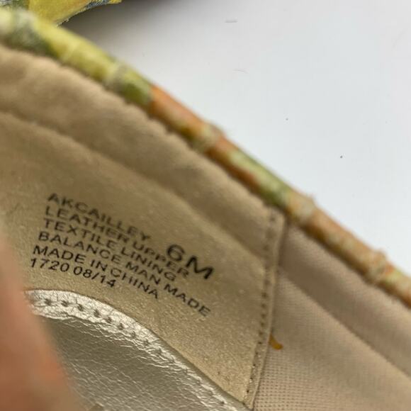 Anne Klein Women's Embossed Leather Floral Pattern Moccasin Loafers Sz 6M - Picture 13 of 13